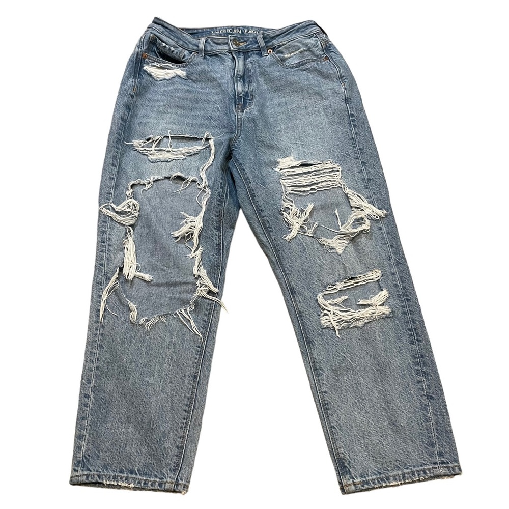 American Eagle Distressed Highest Rise Mom Jeans. Size 8 Short